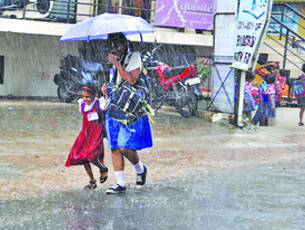 Heavy rains lash Chennai, showers to continue for 4-5 days
